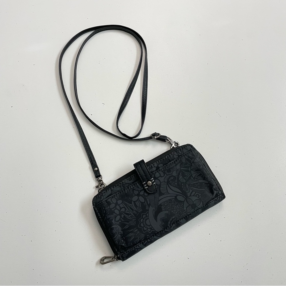 The Sak Sakroots Croosbody Purse Wallet Floral iPhone Cell Phone Black Grey